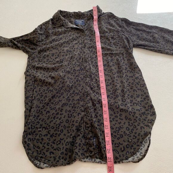 Abercrombie & Fitch Leopard Print Button Down Shirt Women’s Small - Picture 9 of 9
